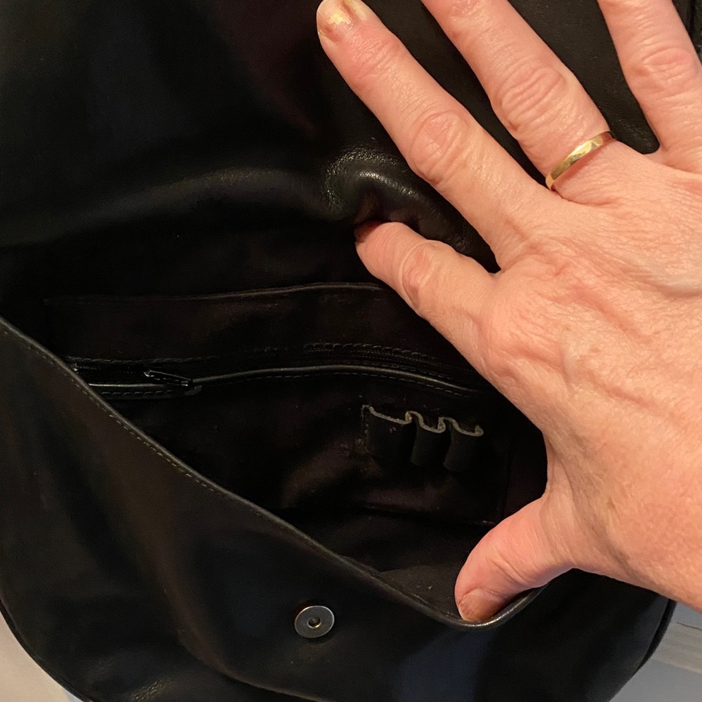 Black Leather crossbody Bag - Picture 5 of 6